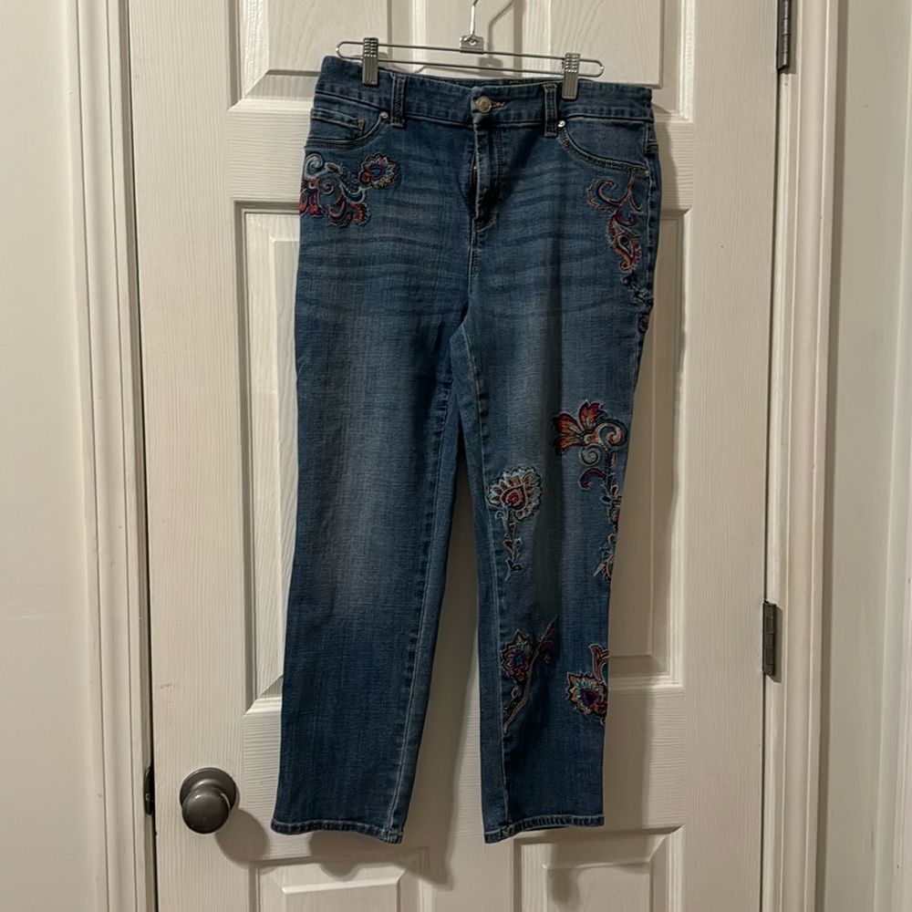 Women’s chicos cropped jeans. Embroidery detail. Size 1 (chicos)